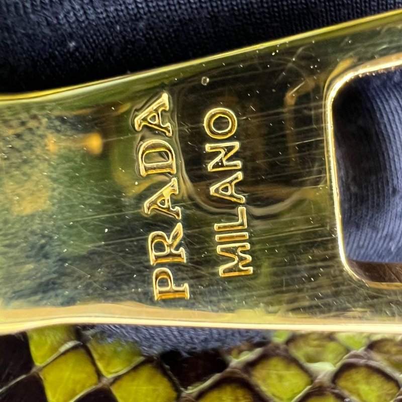 Prada 蟒蛇皮掀蓋手拿包-16
