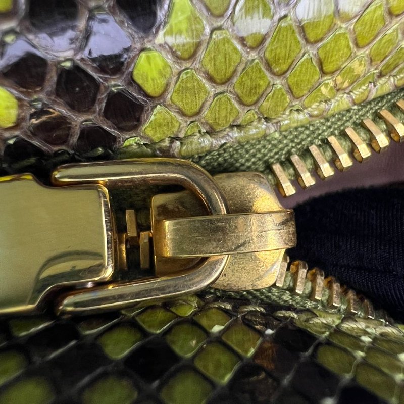 Prada 蟒蛇皮掀蓋手拿包-19