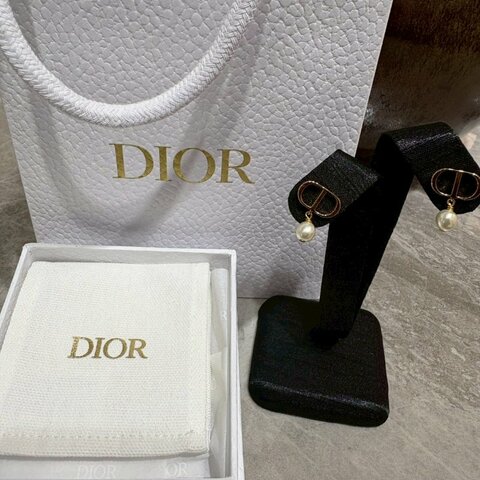 Dior 珍珠吊墜耳環