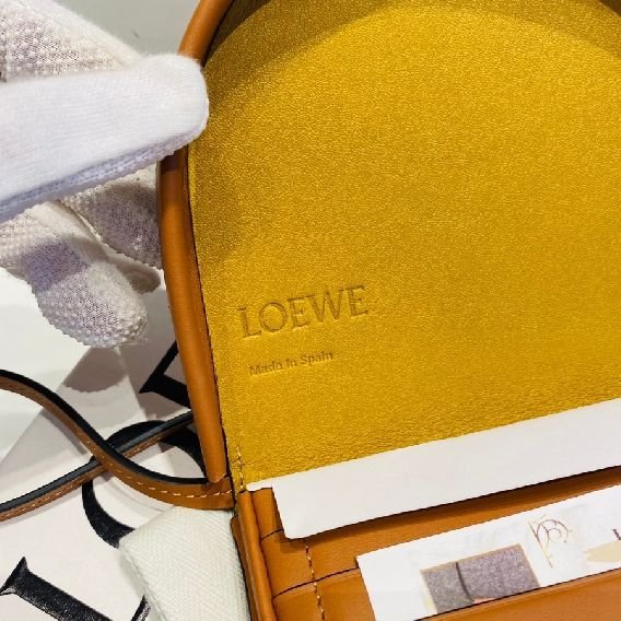 LOEWE Heel 小型 柔軟小牛皮馬鞍型斜背包-2
