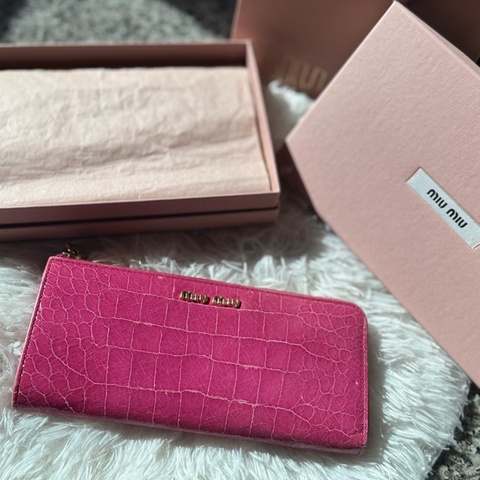 🌸Miu Miu 粉紅色 莓紅色/鱷魚壓紋長款拉鍊錢包