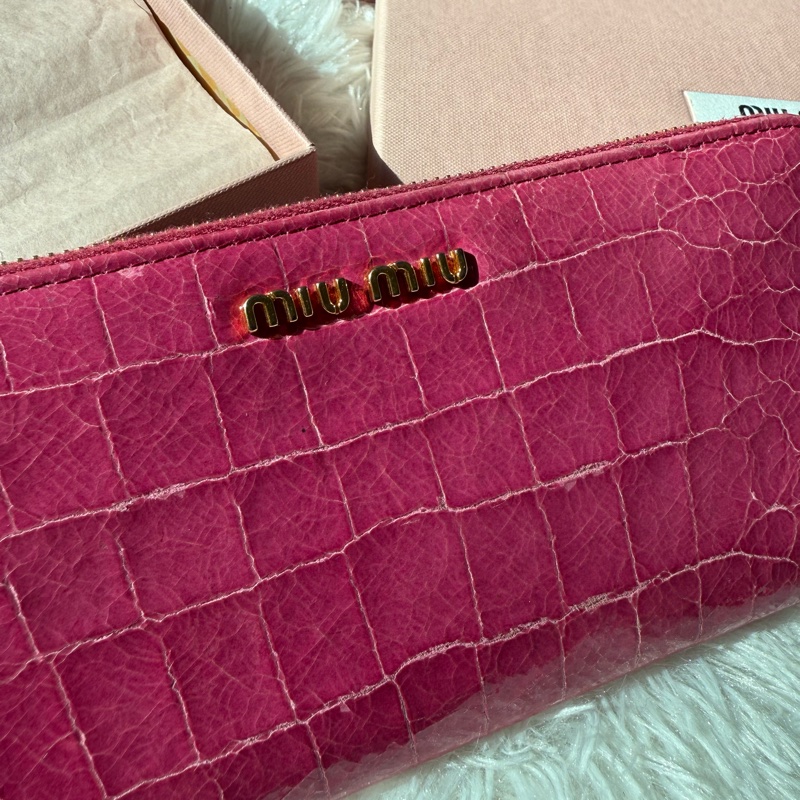 🌸Miu Miu 粉紅色 莓紅色/鱷魚壓紋長款拉鍊錢包-3