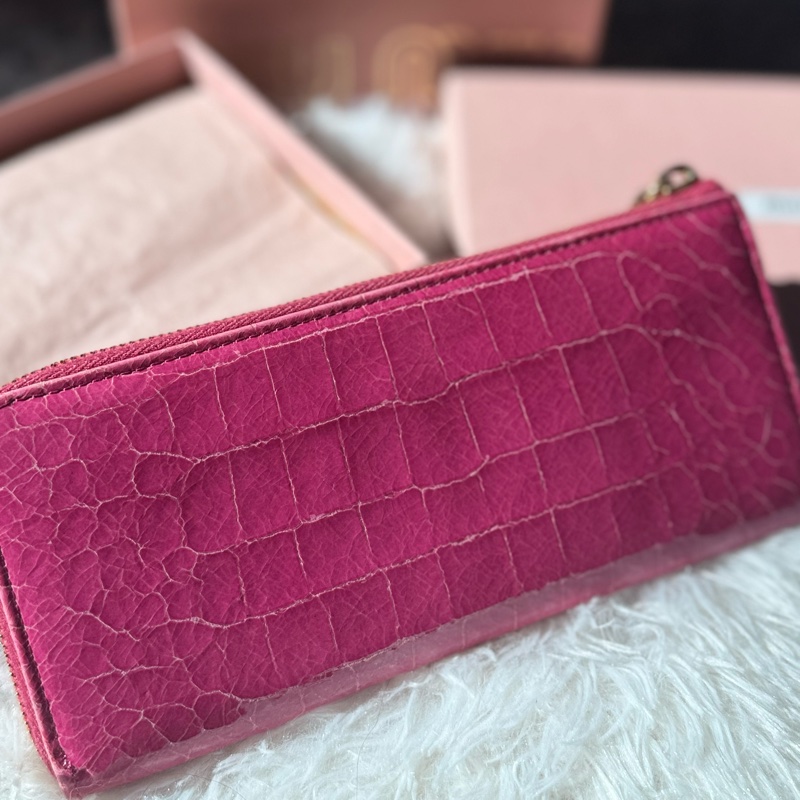 🌸Miu Miu 粉紅色 莓紅色/鱷魚壓紋長款拉鍊錢包-4