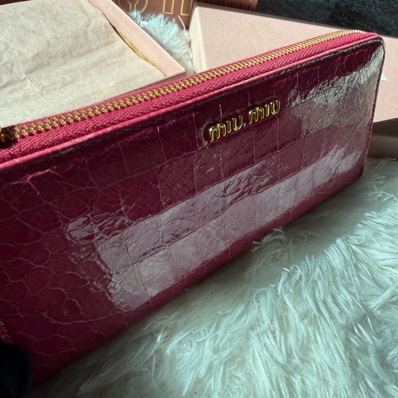 🌸Miu Miu 粉紅色 莓紅色/鱷魚壓紋長款拉鍊錢包-9