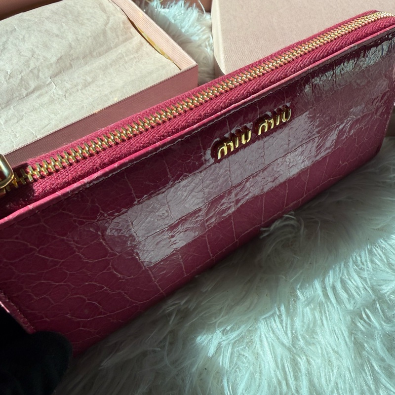 🌸Miu Miu 粉紅色 莓紅色/鱷魚壓紋長款拉鍊錢包-10
