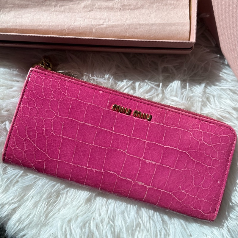 🌸Miu Miu 粉紅色 莓紅色/鱷魚壓紋長款拉鍊錢包-11
