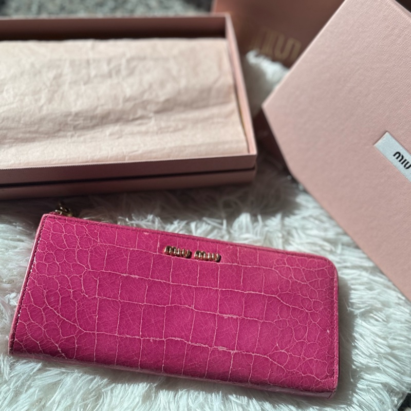 🌸Miu Miu 粉紅色 莓紅色/鱷魚壓紋長款拉鍊錢包-12
