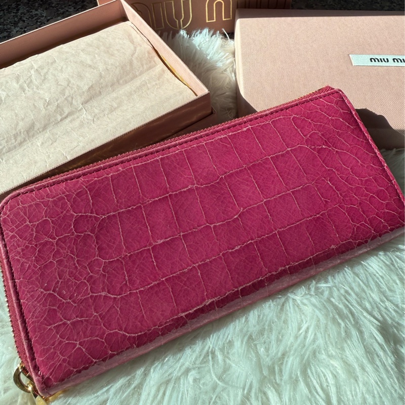 🌸Miu Miu 粉紅色 莓紅色/鱷魚壓紋長款拉鍊錢包-13