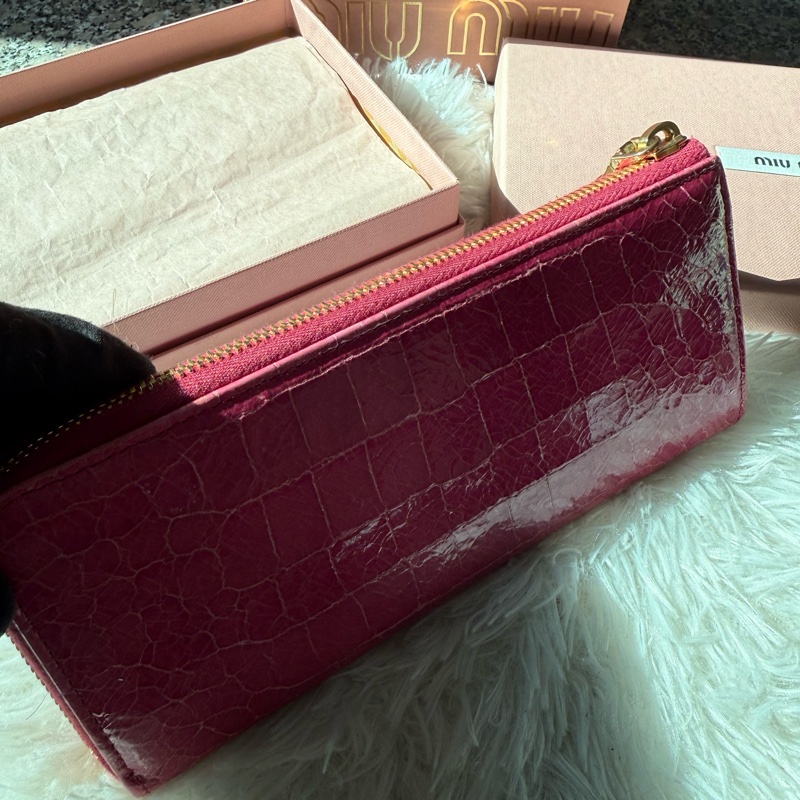 🌸Miu Miu 粉紅色 莓紅色/鱷魚壓紋長款拉鍊錢包-15