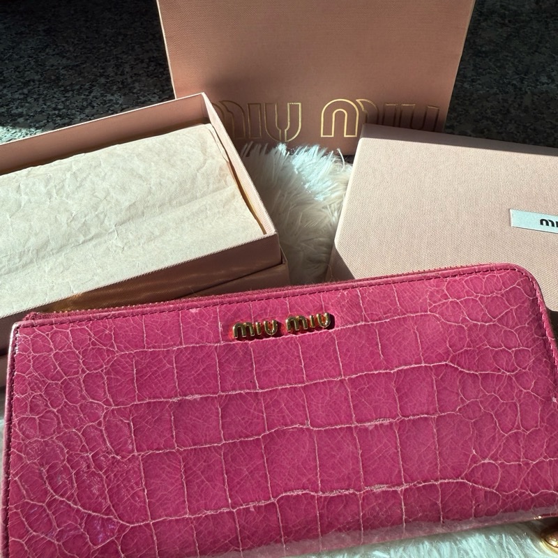 🌸Miu Miu 粉紅色 莓紅色/鱷魚壓紋長款拉鍊錢包-30