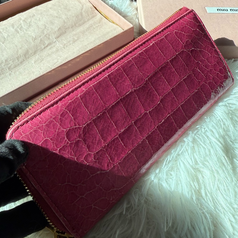🌸Miu Miu 粉紅色 莓紅色/鱷魚壓紋長款拉鍊錢包-33