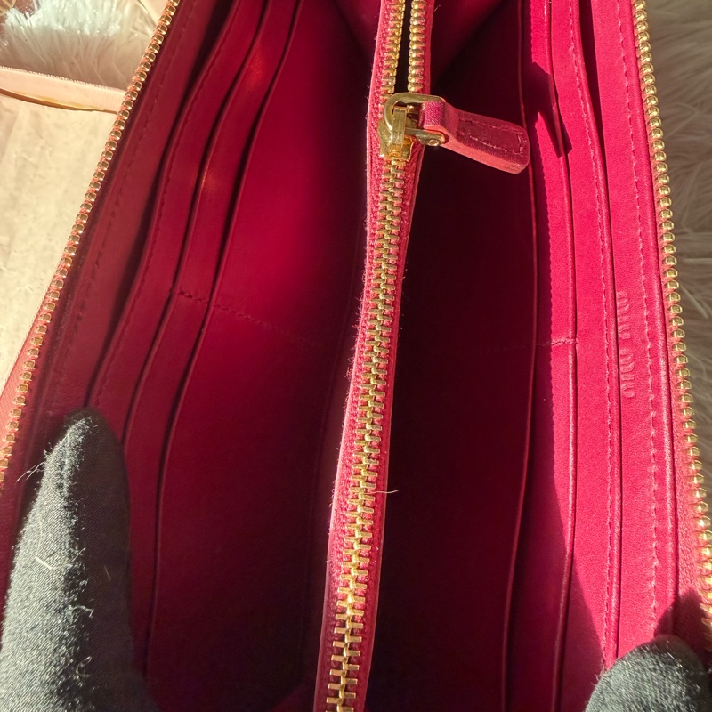 🌸Miu Miu 粉紅色 莓紅色/鱷魚壓紋長款拉鍊錢包-36