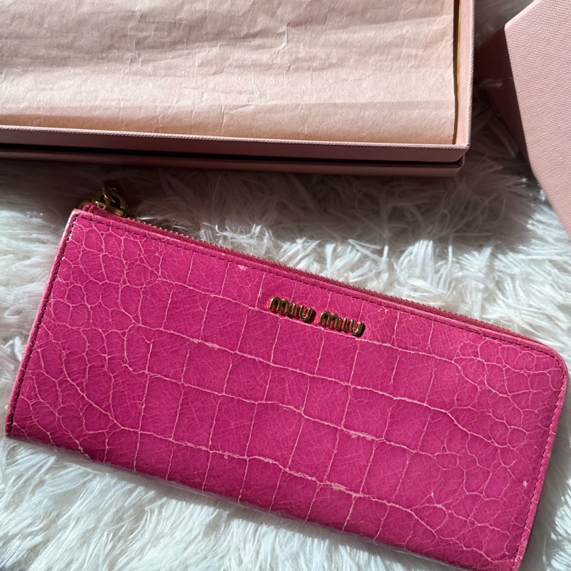 🌸Miu Miu 粉紅色 莓紅色/鱷魚壓紋長款拉鍊錢包-42