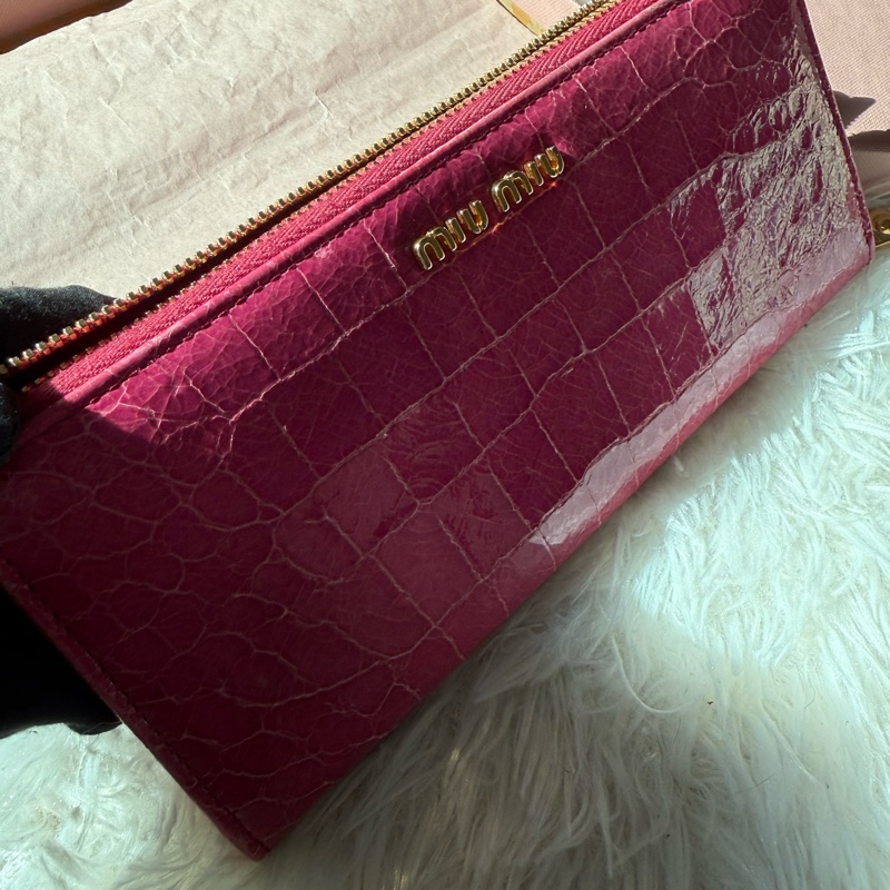 🌸Miu Miu 粉紅色 莓紅色/鱷魚壓紋長款拉鍊錢包-43