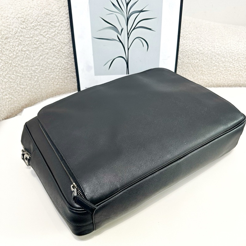 Prada/普拉達  男士手提包 適合商務用電腦文件都能裝 尺寸：40×28×8-3