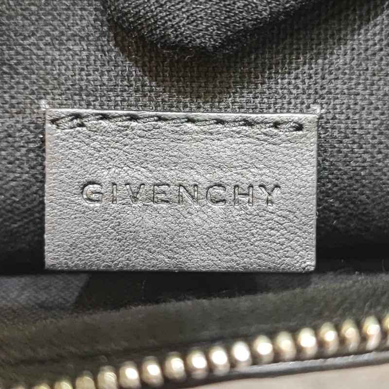 Givenchy Antigona Clutch-10