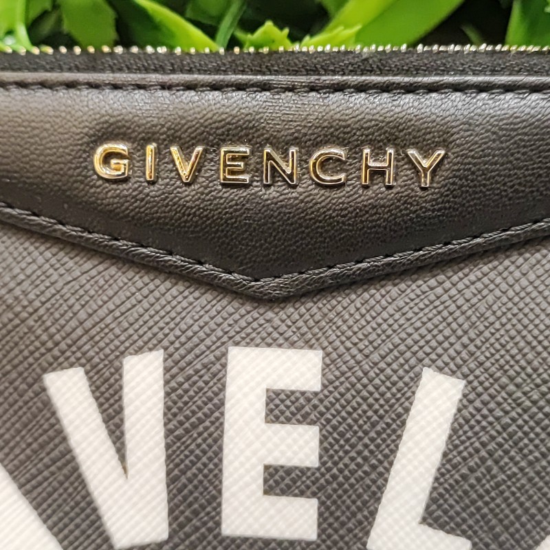Givenchy Antigona Clutch-11