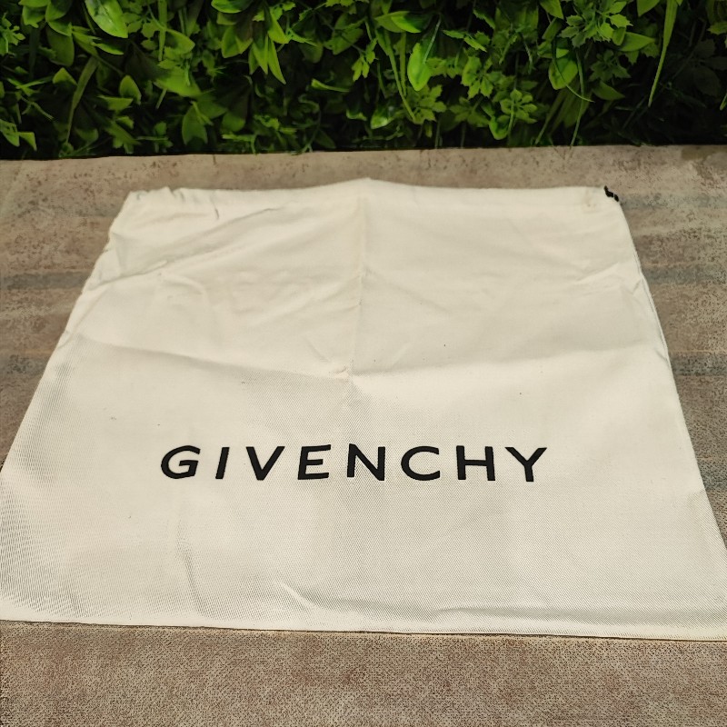 Givenchy Antigona Clutch-13