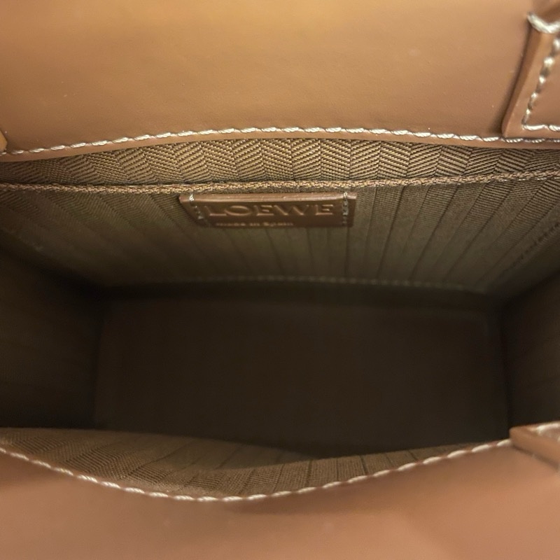 LOEWE A5 立體LOGO小牛皮手提肩背兩用包（棕色）-4