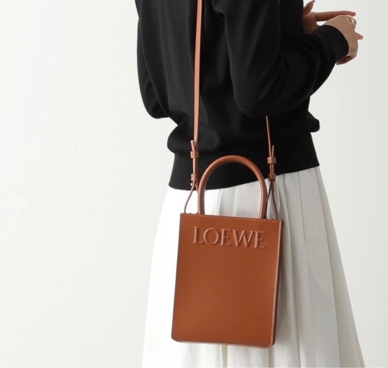 LOEWE A5 立體LOGO小牛皮手提肩背兩用包（棕色）-5