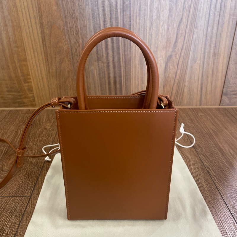 LOEWE A5 立體LOGO小牛皮手提肩背兩用包（棕色）-7