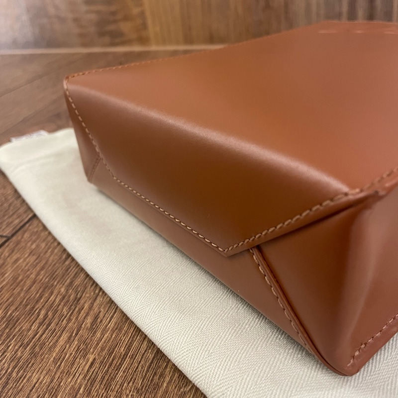 LOEWE A5 立體LOGO小牛皮手提肩背兩用包（棕色）-9