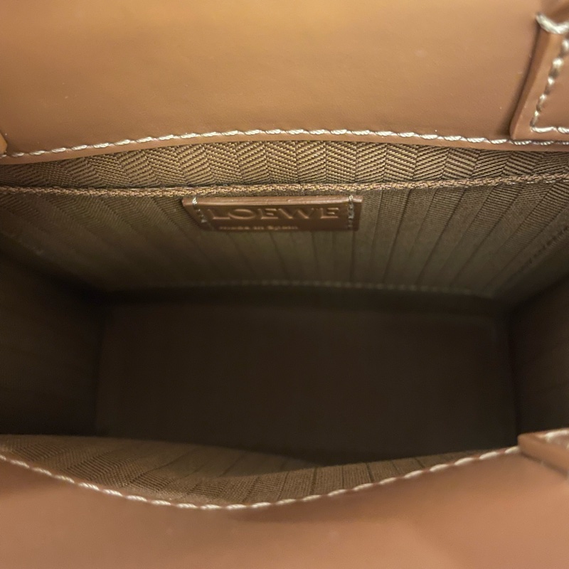 LOEWE A5 立體LOGO小牛皮手提肩背兩用包（棕色）-11