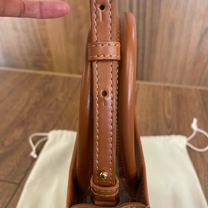 LOEWE A5 立體LOGO小牛皮手提肩背兩用包（棕色）-12