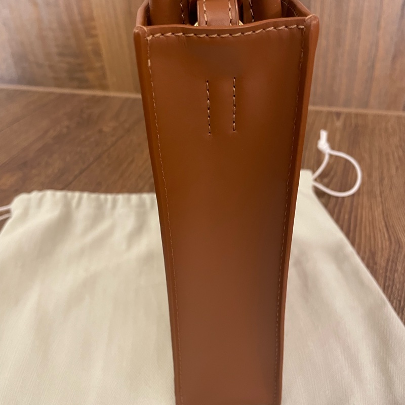 LOEWE A5 立體LOGO小牛皮手提肩背兩用包（棕色）-15