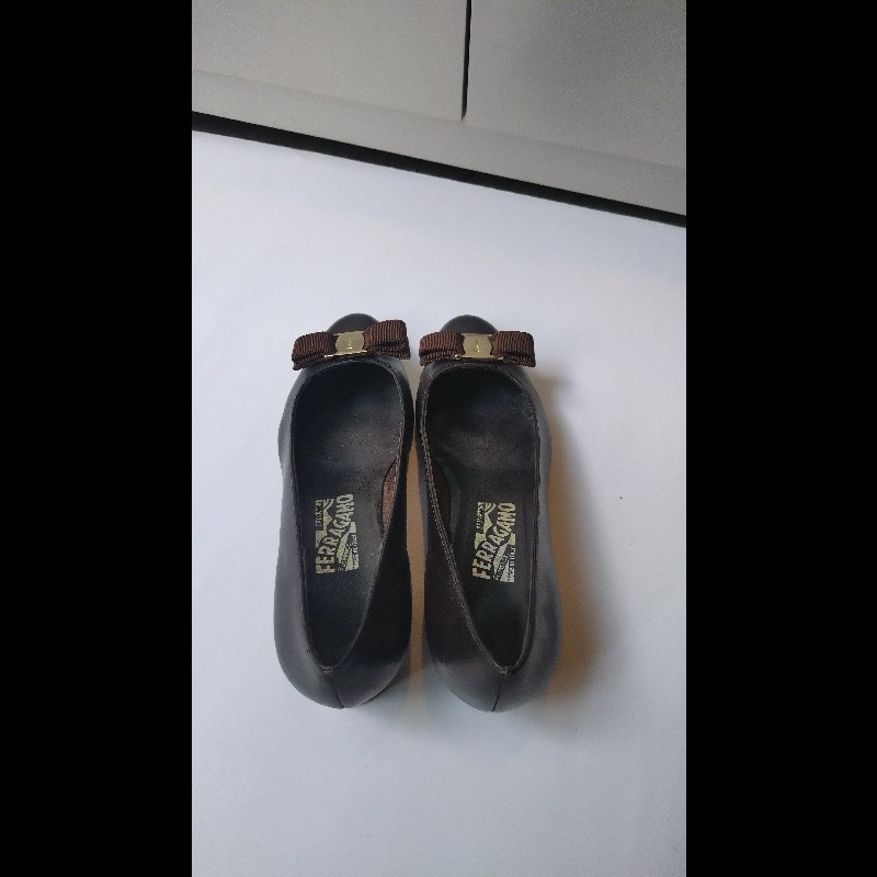 Ferragamo 深咖皮蝴蝶結釦厚跟女鞋-4