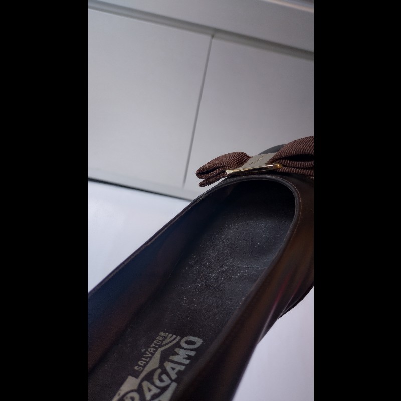 Ferragamo 深咖皮蝴蝶結釦厚跟女鞋-5