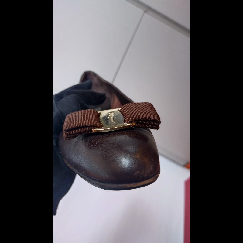 Ferragamo 深咖皮蝴蝶結釦厚跟女鞋-7