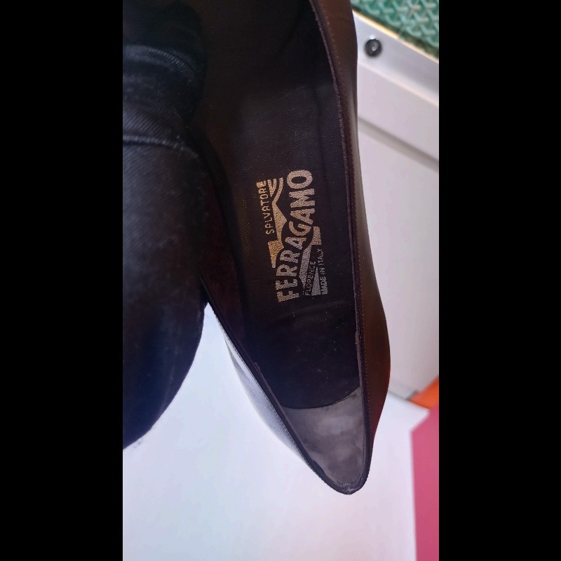 Ferragamo 深咖皮蝴蝶結釦厚跟女鞋-11