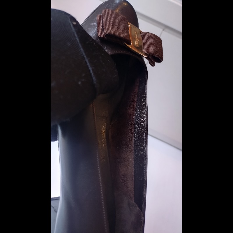 Ferragamo 深咖皮蝴蝶結釦厚跟女鞋-20