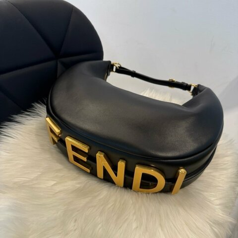 FENDI GRAPHY 月牙包