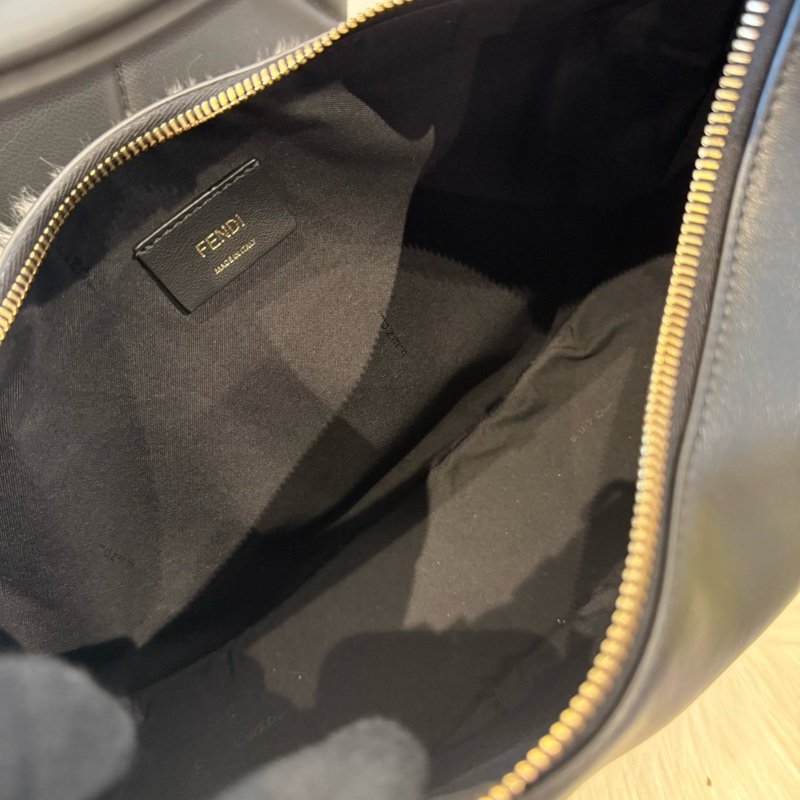 FENDI GRAPHY 月牙包-5