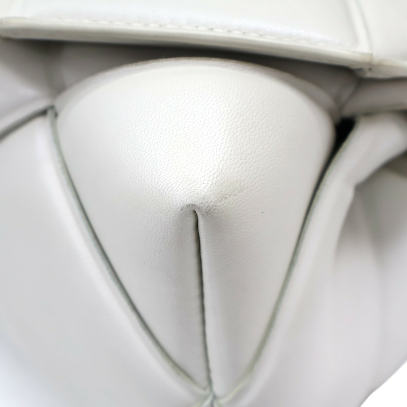 白色 編織羊皮 Padded Cassette 肩背包 641236【BOTTEGA VENETA 寶緹嘉】 641236-10