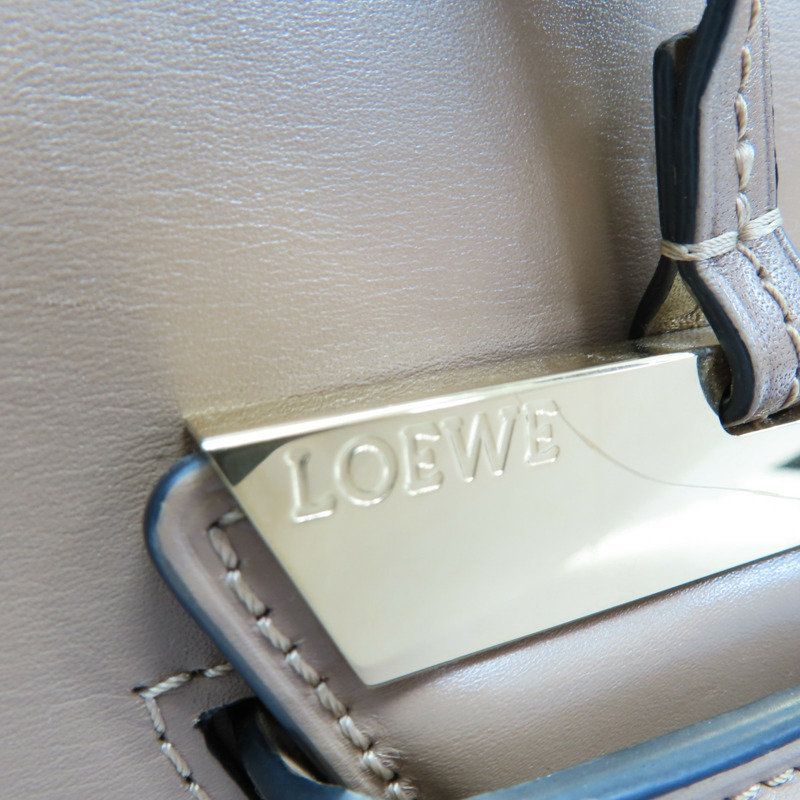 棕色 牛皮 Barcelona Midum 肩背包【LOEWE 羅威】 302.74XM15-7