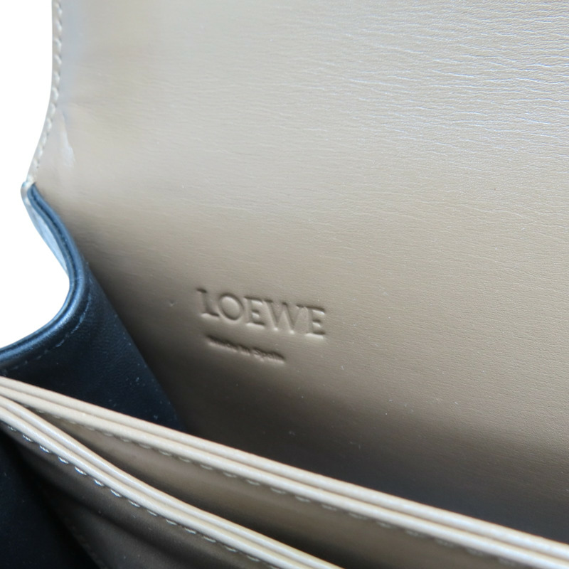 棕色 牛皮 Barcelona Midum 肩背包【LOEWE 羅威】 302.74XM15-8