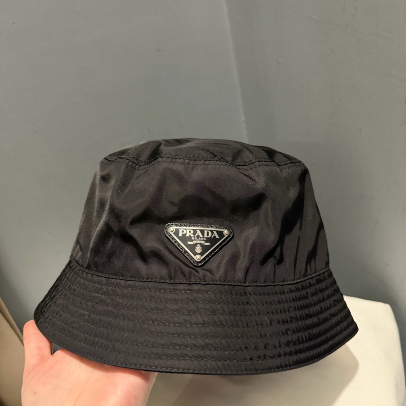 Prada 經典三角鐵牌 尼龍 漁夫帽 黑 M-1