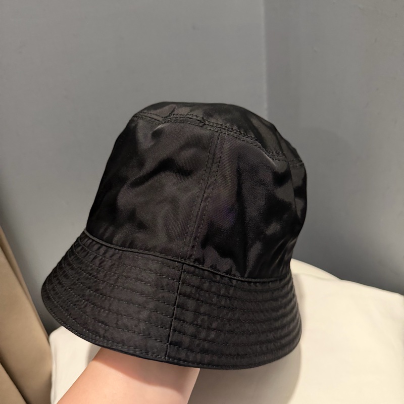 Prada 經典三角鐵牌 尼龍 漁夫帽 黑 M-5