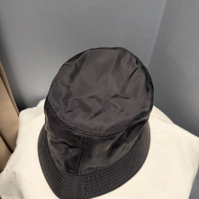 Prada 經典三角鐵牌 尼龍 漁夫帽 黑 M-6