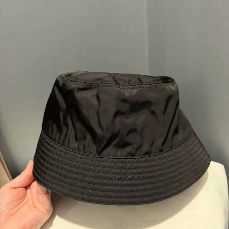 Prada 經典三角鐵牌 尼龍 漁夫帽 黑 M-7