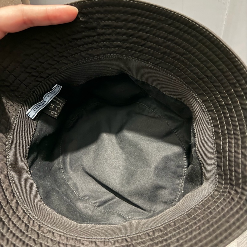 Prada 經典三角鐵牌 尼龍 漁夫帽 黑 M-11