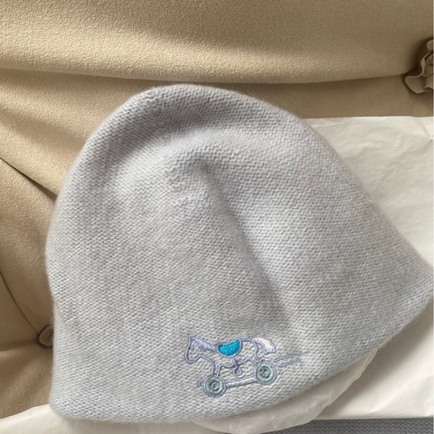 降價！自用首選 Hermès 嬰兒羊絨帽 Cashmere 淺藍木馬刺繡 近全新