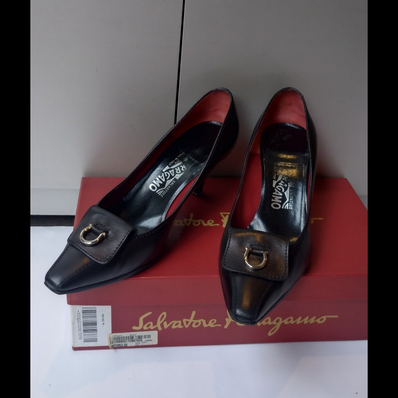 Ferragamo 銀釦頭黑皮高跟女鞋-1