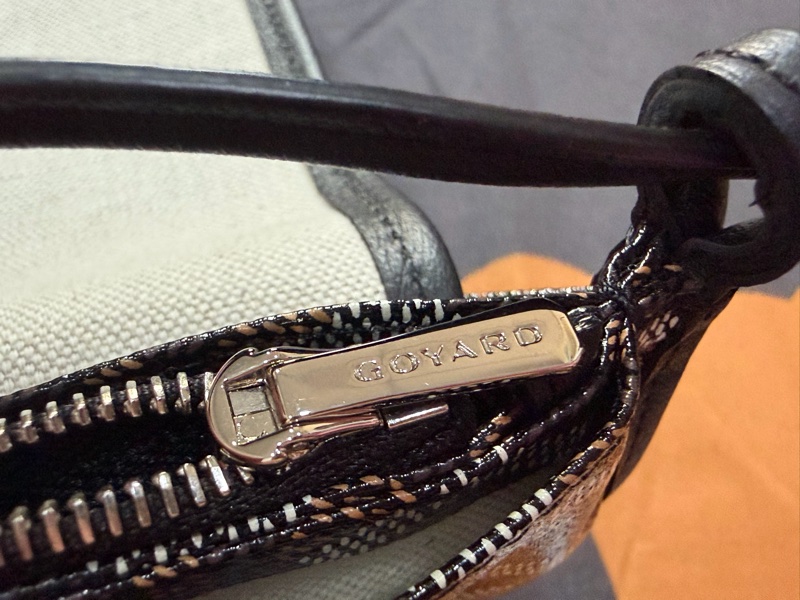 GOYARD 高雅德 Plumet Pocket 翻蓋斜背信封包-18