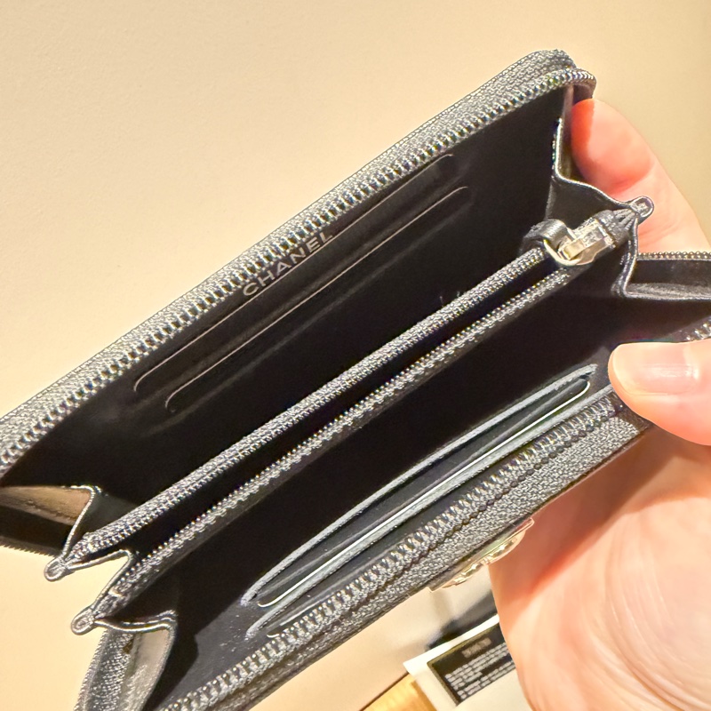 Chanel 銀色le boy 荔枝皮拉鍊短夾-9