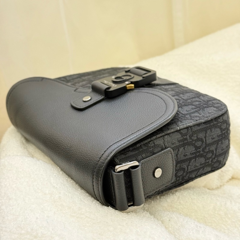 Dior 黑花郵差包-2