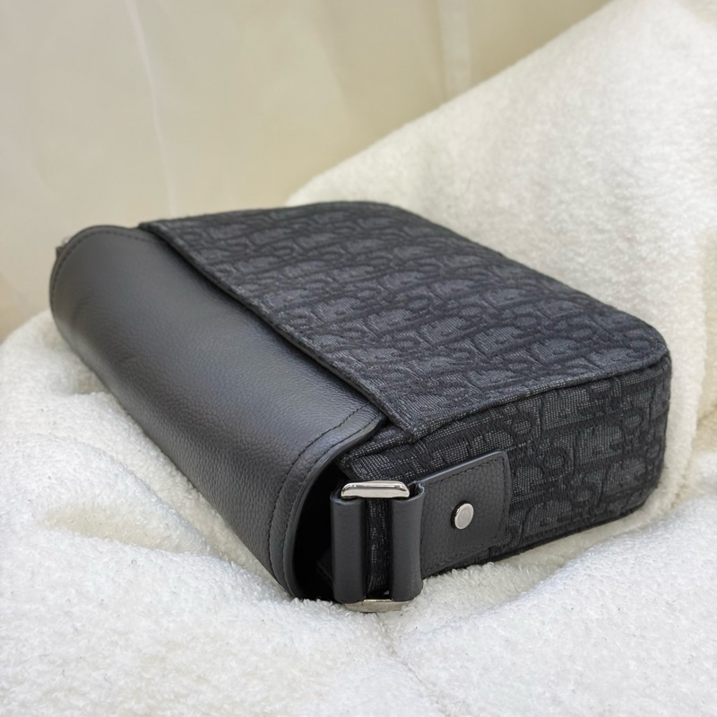 Dior 黑花郵差包-3